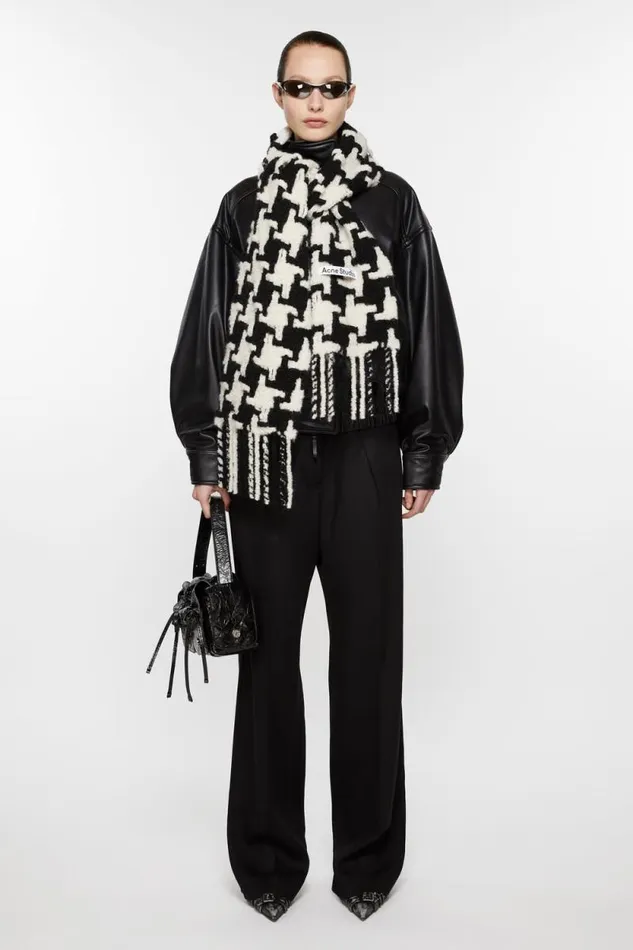 Acne Studios Houndstooth Scarf Whiteblack Women Scarves Acne Studios Houndstooth Scarf Whiteblack Women Scarves