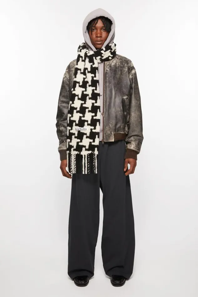 Acne Studios Houndstooth Scarf Whiteblack Women Scarves Acne Studios Houndstooth Scarf Whiteblack Women Scarves