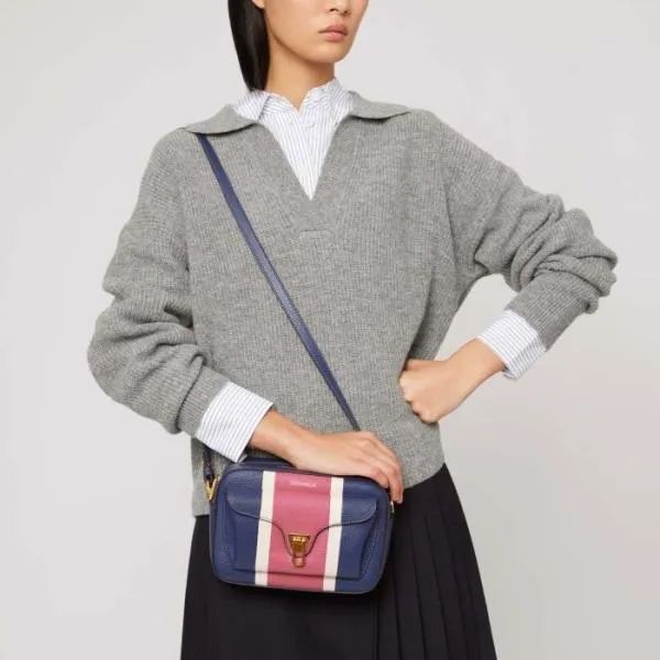 Coccinelle Beat College Patch Small Royrosewolamb Women Coccinelle Crossbody Bags Coccinelle Beat College Patch Small Royrosewolamb Women Coccinelle Crossbody Bags