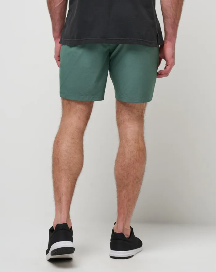 Men Shorts TravisMathew BAGGAGE CLAIM SHORT 7IN Balsam Green Men Shorts TravisMathew BAGGAGE CLAIM SHORT 7IN Balsam Green