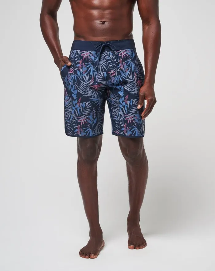 Men Shorts TravisMathew COOL AS A COCONUT BOARDSHORT Total Eclipse