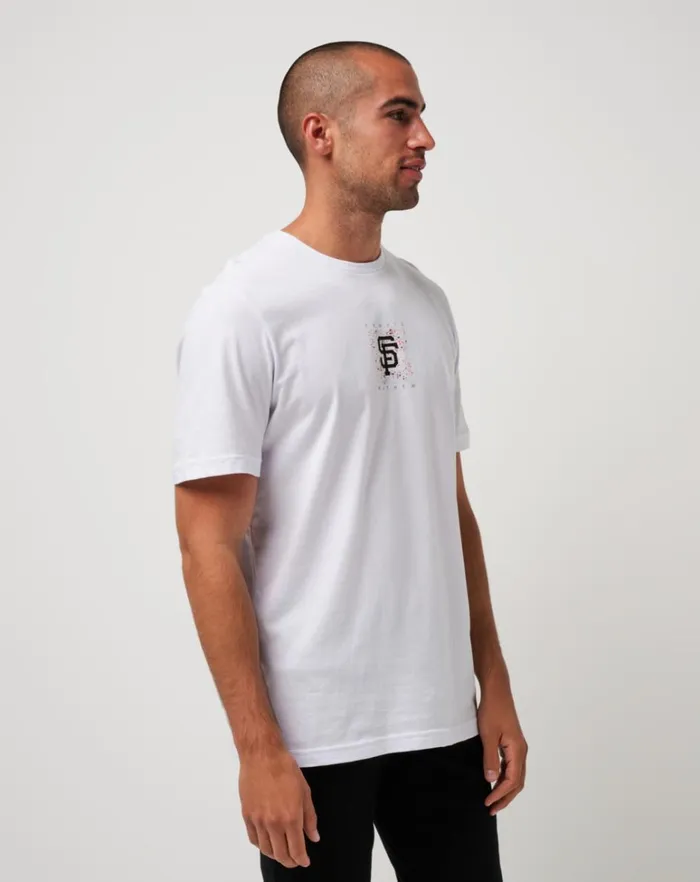 Men Tees TravisMathew SAN FRANCISCO GIANTS IN THE DUGOUT TEE White Men Tees TravisMathew SAN FRANCISCO GIANTS IN THE DUGOUT TEE White