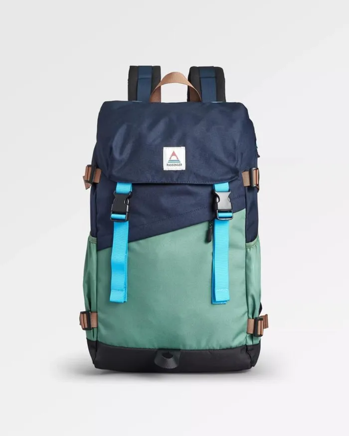 Passenger Clothing Boondocker Recycled 26L Backpack Deep Navylaurel Green WomenMen Backpacks and Bags