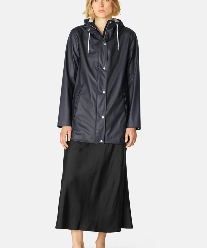 Short Rain Jacket 8211 Dark Indigo Rainwear Ilse Jacobsen Raincoats