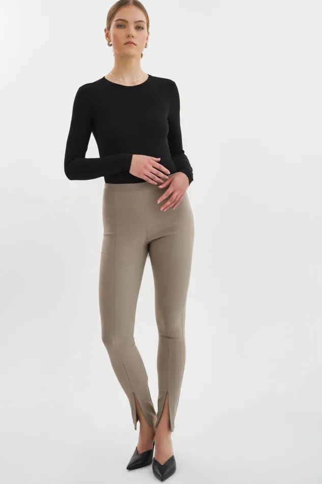 Women ELAINE Twill Leggings Wood Bridge LAMARQUE Pants and Shorts Women ELAINE Twill Leggings Wood Bridge LAMARQUE Pants and Shorts