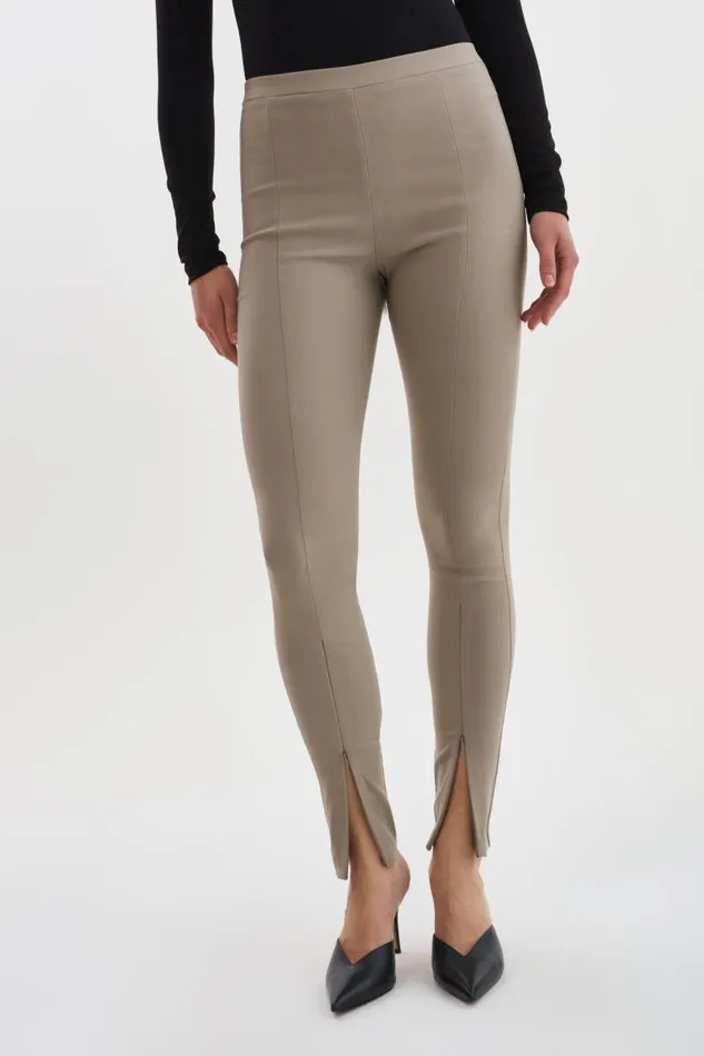 Women ELAINE Twill Leggings Wood Bridge LAMARQUE Pants and Shorts Women ELAINE Twill Leggings Wood Bridge LAMARQUE Pants and Shorts