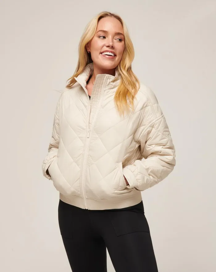 Women Jackets TravisMathew LIGHTS AT NIGHT QUILTED JACKET Pumice Stone Women Jackets TravisMathew LIGHTS AT NIGHT QUILTED JACKET Pumice Stone