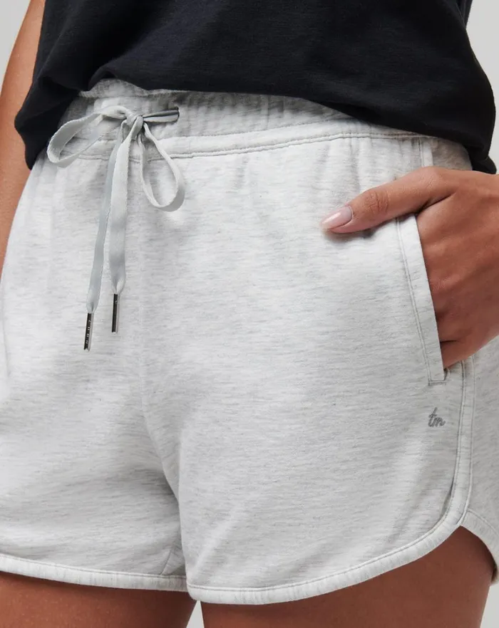 Women Shorts TravisMathew CLOUD FLEECE SHORT 20 Heather Light Grey Women Shorts TravisMathew CLOUD FLEECE SHORT 20 Heather Light Grey